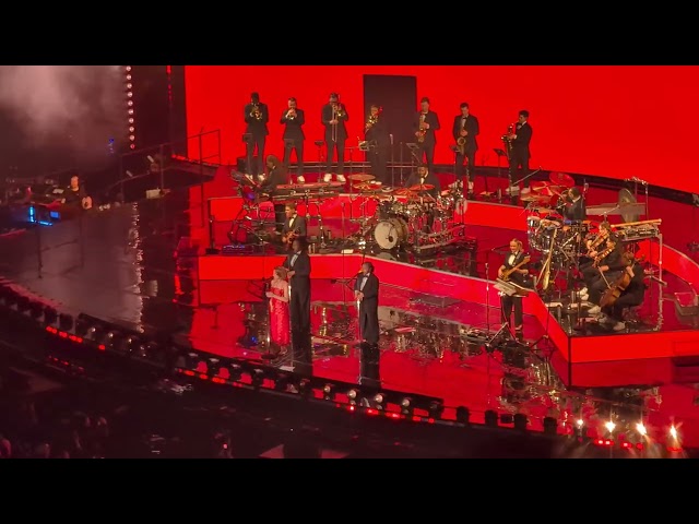 RAYE - Where Is My Husband (live at the O2)