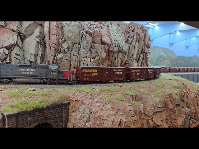 Rapido PC&F Southern Pacific B-100-40 50' Box Cars