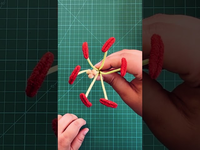 how to make Lily flowers with gumpaste #flowers #diy #art #tutorial #cake #sugarart #lily #gumpaste