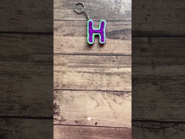 Crochet letter keychain #tukitakicrochet #crochet #beginnercrochet #crochetforbeginners
