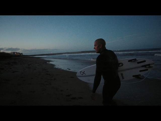 Kelly Slater Surprises Surfers at St Andrews 🌊🐐