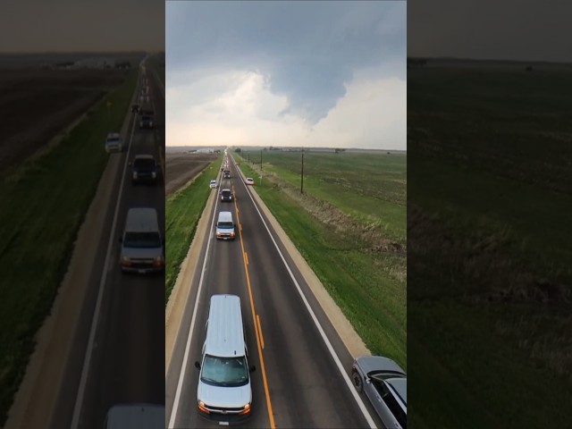 When it's May in Kansas you get Chaser Convergence #stormchasing #tiv2