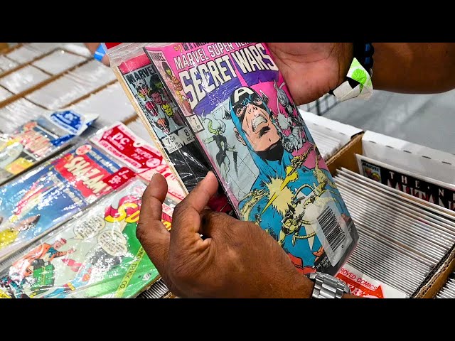 Finding Hidden Treasure That was Sealed Away for Over 40 Years at Daytona Comic Con | Comic Vlog 
