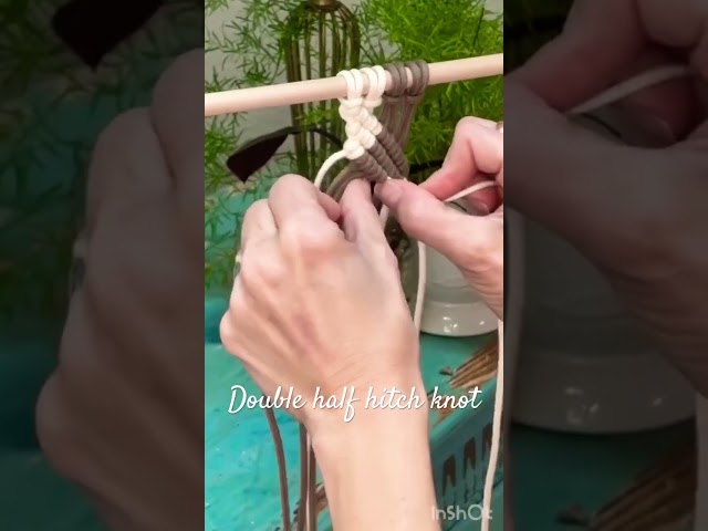 A beautiful double half hitch knot! Perfect for any piece and easy for beginners 😍🌿 #macramecraft