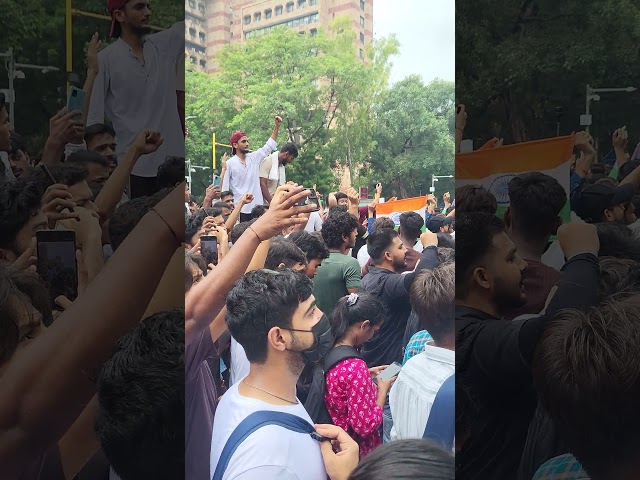 Students showing solidarity with books, flag and flowers ❤️ #viral #cjpprotest #education #protest