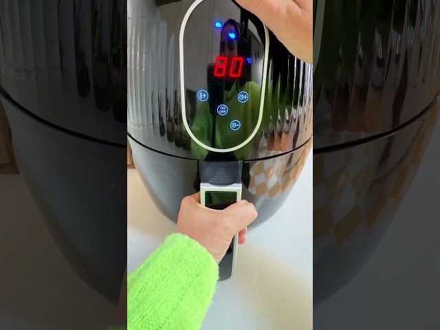 Did you know you can use your air fryer to DEHYDRATE STUFF??? 🤯 Here's the real deal