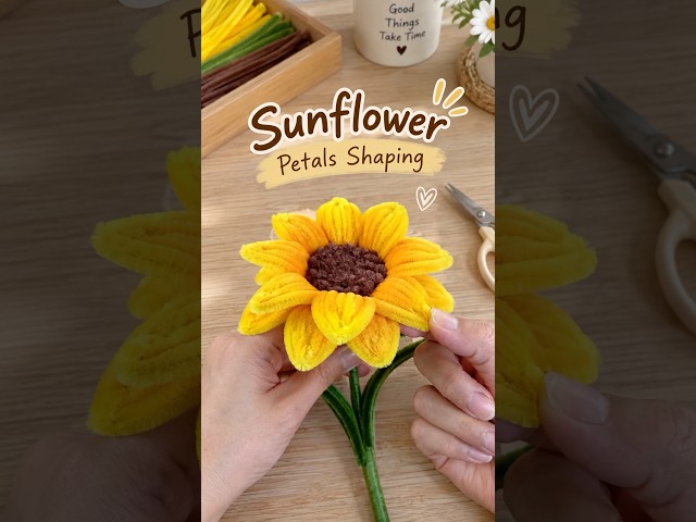 How to Shape Pipe Cleaner Sunflower Petals 🌻 #shorts #pipecleanercrafts