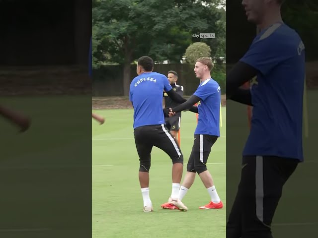 Cole Palmer and Morgan Rogers in Chelsea training 🤣