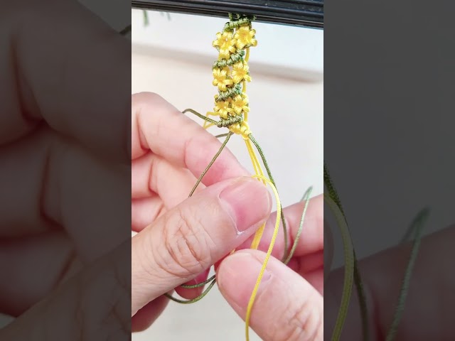 Flower Bracelet Macrame – Calming DIY for Beginners #macrametutorial #diy #claybracelet