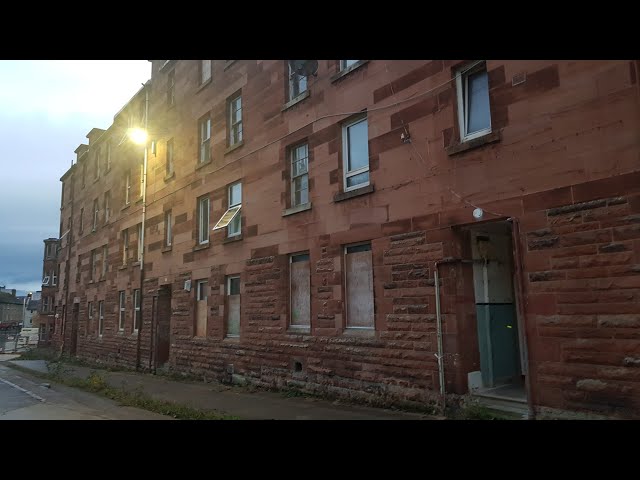 Exploring Clune Park Estate.....The abandoned housing estate Glasgow.