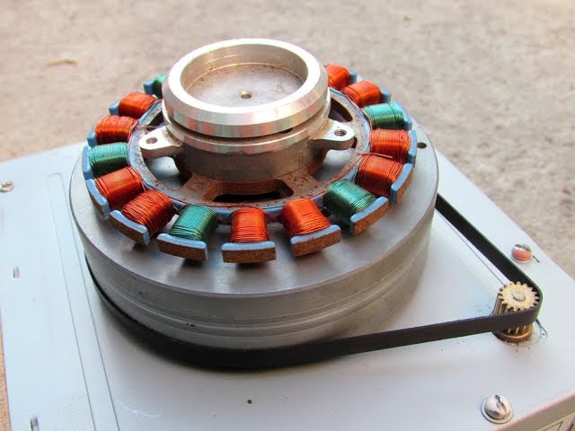 Rotating table for subject shooting
