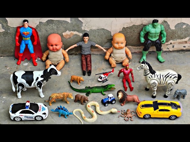 Batman or iron man aaj mini red tractor mein ghumne gaye or sabki help ki - gadi wala cartoon video