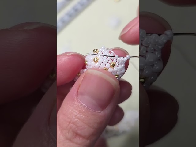 White & Gold Wavy Bracelet  TOHO Japanese Seed Beads | Satisfying Beadwork #shorts #beads #beading