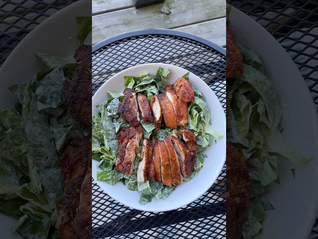 I could eat this everyday 🥗#lunchideas #lunch #caesarsalad #saladrecipe #easylunch #easyrecipe