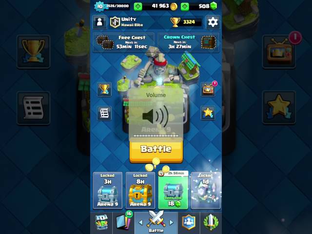 Opening a free to play legendary chest in Clash Royal!