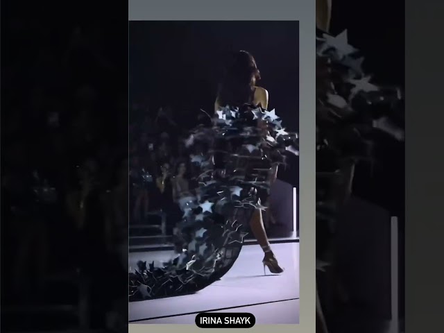 #victoriasecret #runwayshow #irinashayk #supermodel #paris #fashion