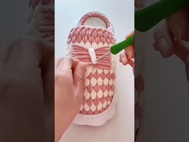 Step-by-Step Plush Slipper Bow Lace Tutorial
