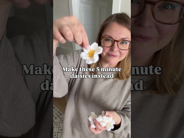 Stop throwing away your yarn scraps! 🧶 crochet these 5 minute Daisies instead #crochetflower