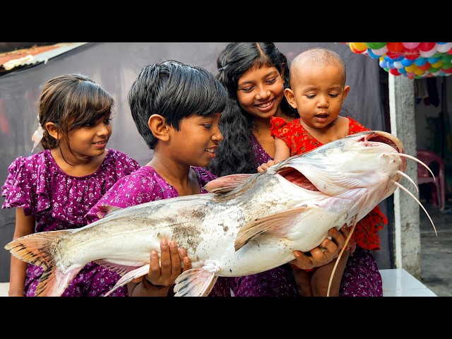 Unbelievable River Monster Catch in Aquarium! Kids Holding Huge Catfish