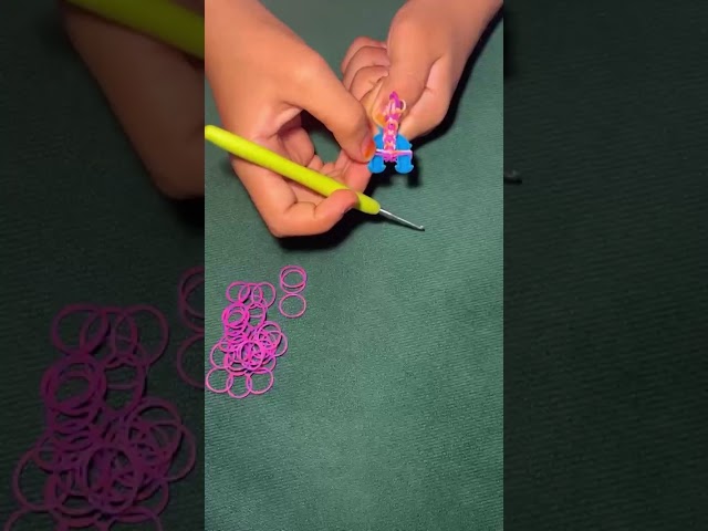 Everyone Wants This Loom Bracelet 😍 7 Second DIY