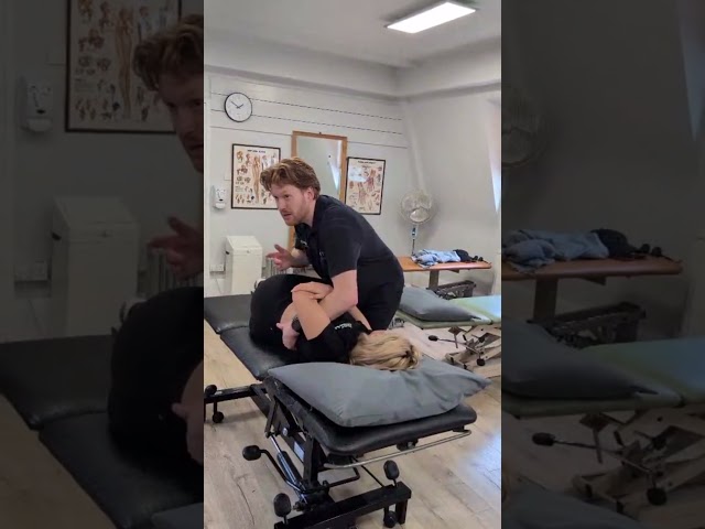 A lovely gentle lower back technique  #manualtherapy #chiropractor #physiotherapist #osteopathy ￼