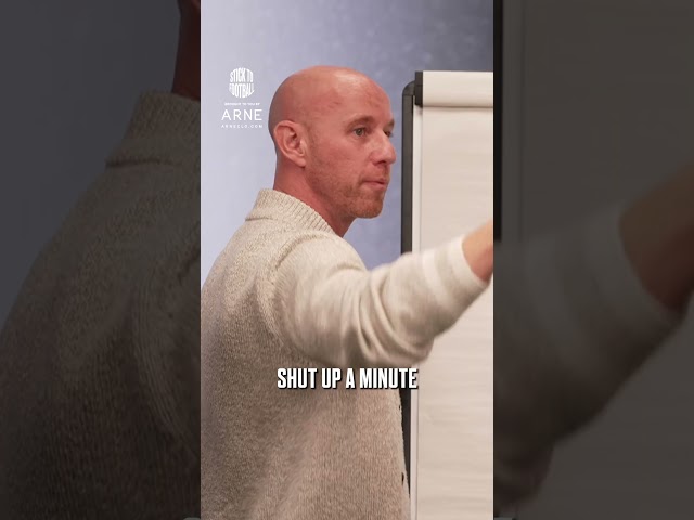 Keep Nicky Butt away from Pictionary! 🤣🖌️