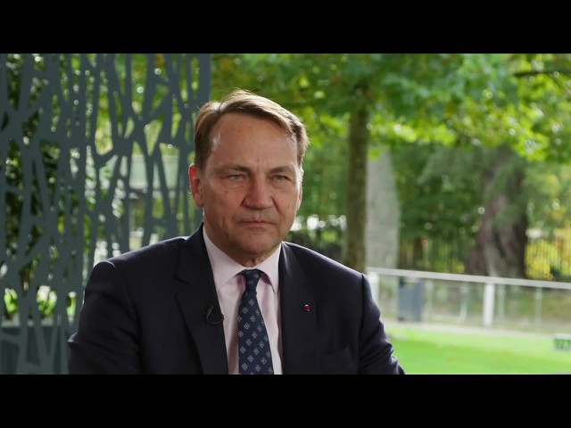 Trump Must Pressure Russia, Not Ukraine, Says Poland's Sikorski