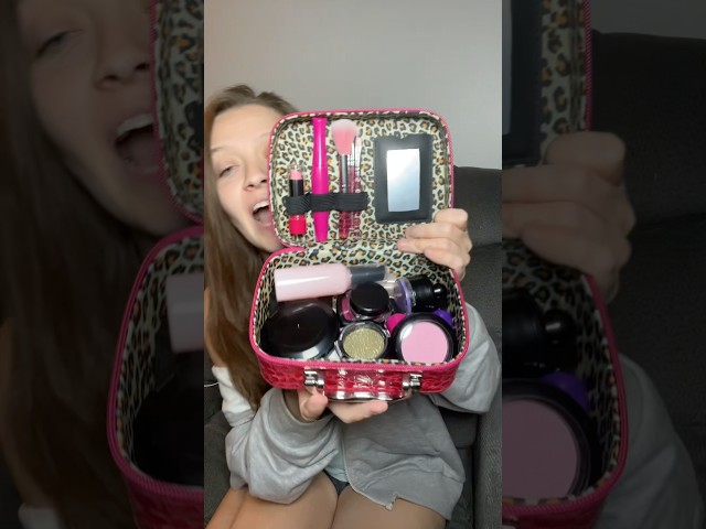 Perfect gift for the little girls that LOVE to pretend to put makeup on!