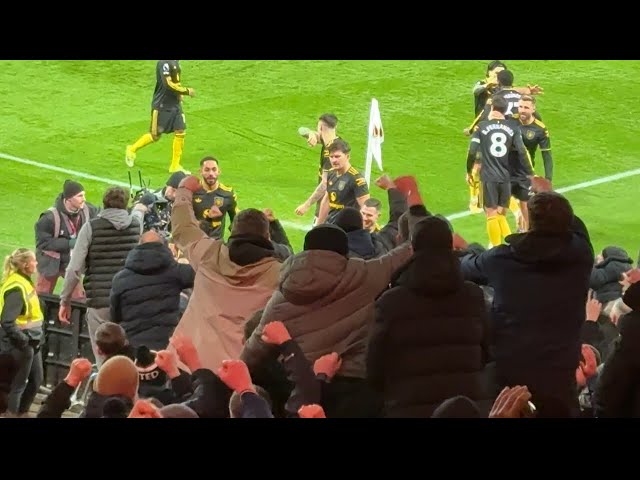 Cunha makes it 3-2 and Man Utd fans go crazy