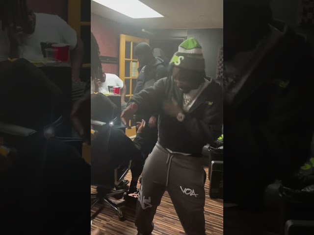 Lil Buckss out CT previewing new music Mixtape otw #phillydrill #philly #lilbuckss #nyc #nydrill