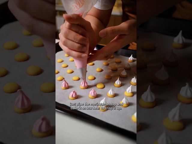 Do you eat the sugar top first or the biscuit first? 👀
