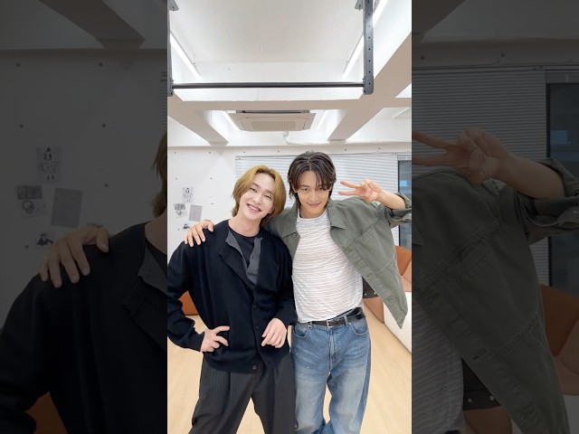 Hugs and kisses like we playing tic-tac-toe @SHINee #민호 #온유 #ONEW#TicTacToe #틱택토챌린지