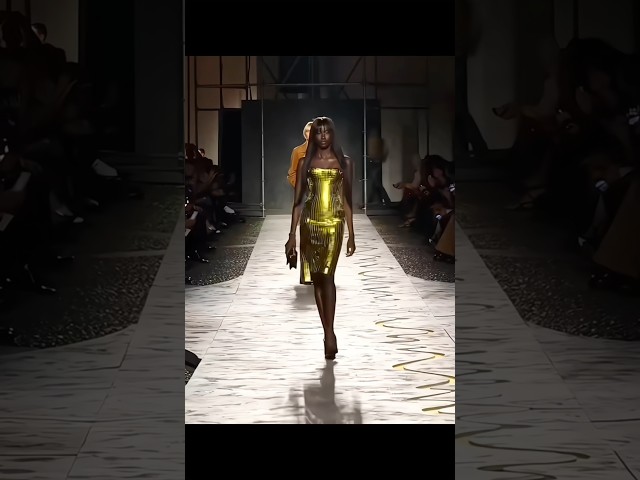 When Presence Rules The Runway 👑🔥 || Anok Yai Runway Walk For Versace 2025 Milan Fashion Show