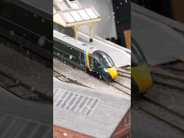 🎄 Day 17 - Hornby Class 800 Trainbow | Loco Advent Calendar 2023 🎁