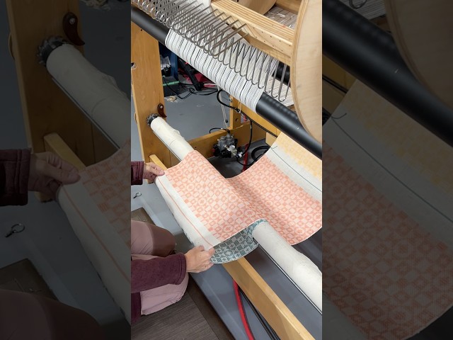 Satisfying loom cut: My finished tea towel #satisfying #weaving