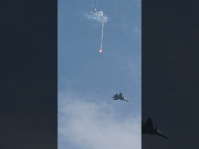 Sky on Fire! Aerobatic Team Stuns Crowd at Singapore Airshow 2026