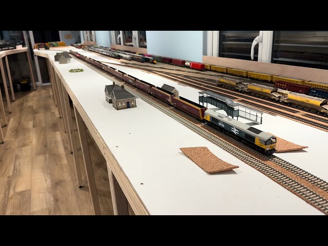 Test running multiple trains on each line (MK6)