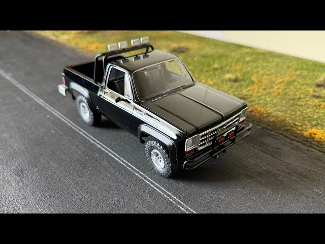 Building a Vintage Revell Chevy 4x4 Pickup Truck (1/25 scale)