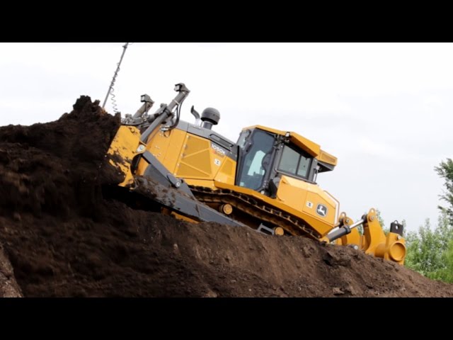 INSIDE THE JOHN DEERE 1050K DOZER