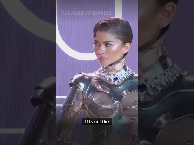 Zendaya lasted 10 minutes. A knight wore it all day. #mugler #fashionshorts
