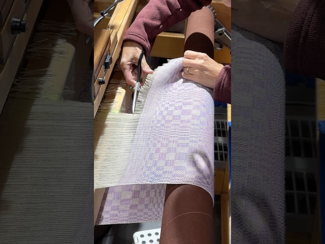The most satisfying part of weaving #weaving #diy #satisfying
