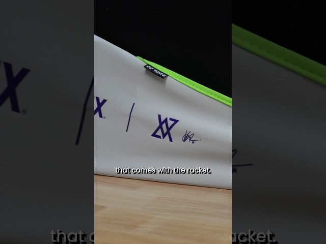 Soft dust cover for the Astrox 100ZZ Viktor Axelsen Collection
