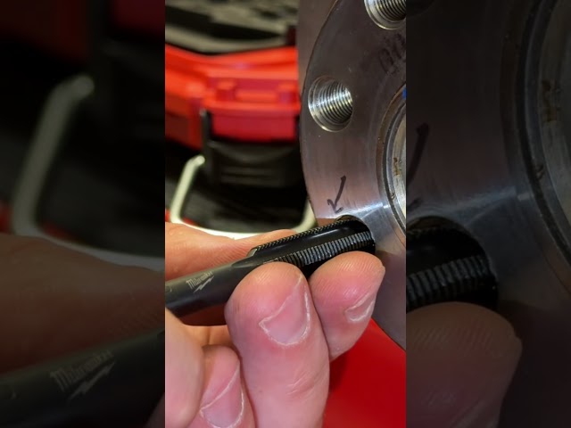 Using a tap to fix threads Milwaukee
