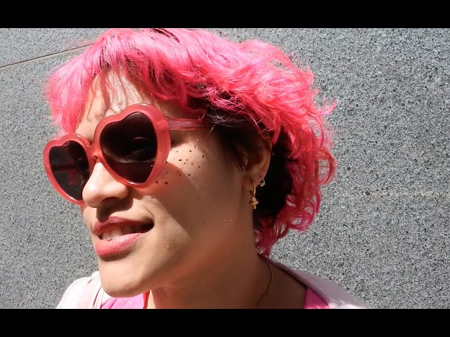 GOTHAM GALLERIA - Style Spotting Street Fashion - What Are People Wearing In NYC - EP10