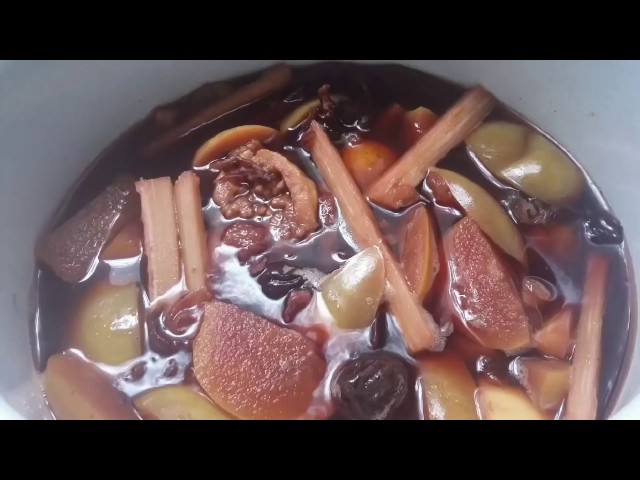Traditional Christmas Fruit Punch / FABI ZEA