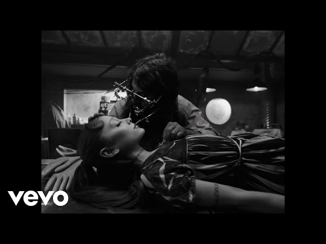 Ariana Grande - Hampstead
