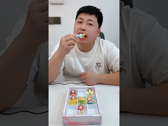 See the magic secret of the candy doll #short
