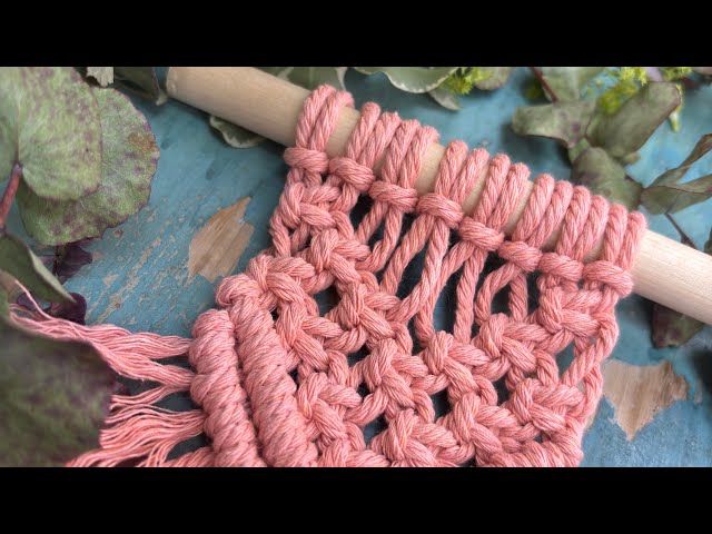 Tiny macramé wall hanging that's a MUST try!! 🤏🏻🧵