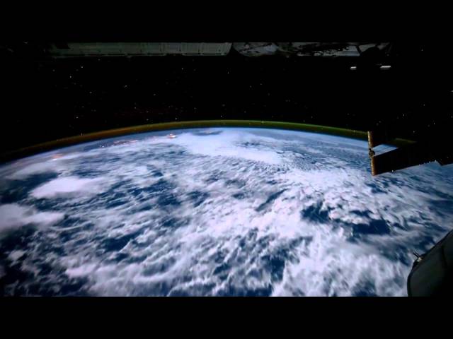 What does it feel like to fly over planet Earth - Fluid version + E.Ruskin Score