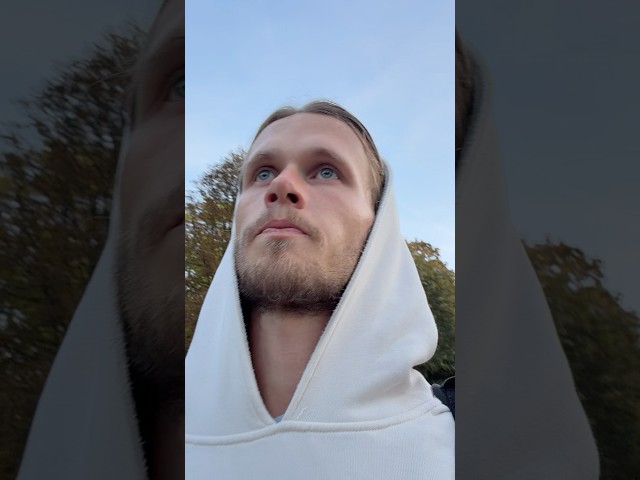 Er schreit sein Kind an